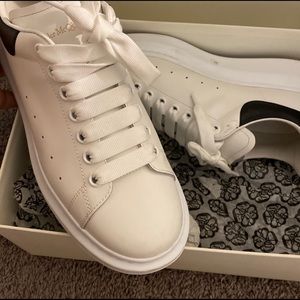 ALEXANDER MCQUEEN PLATFORM SNEAKER SZ 41 (8.5)